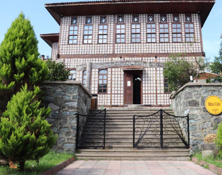 Dosya:Hopa-Kültür-Evi.jpg